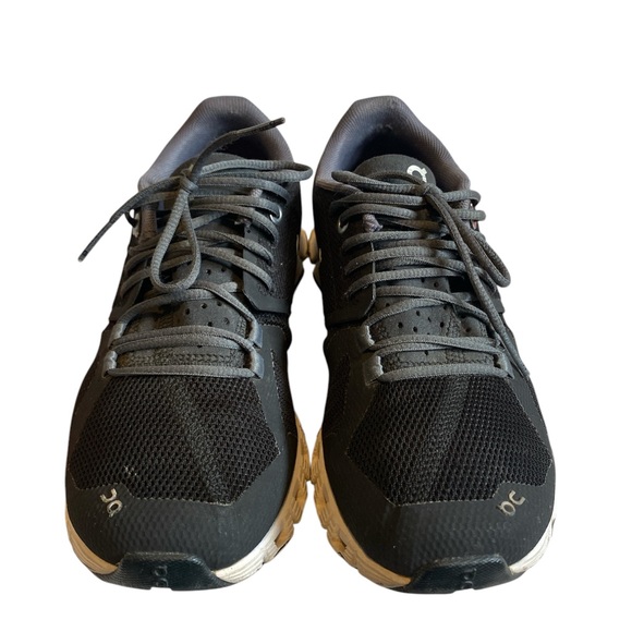 On Running Shoes - ON CLOUD SWISS ENGINEERED CLOUD WOMENS SNEAKERS, BLACK /WHITE, SIZE US 5